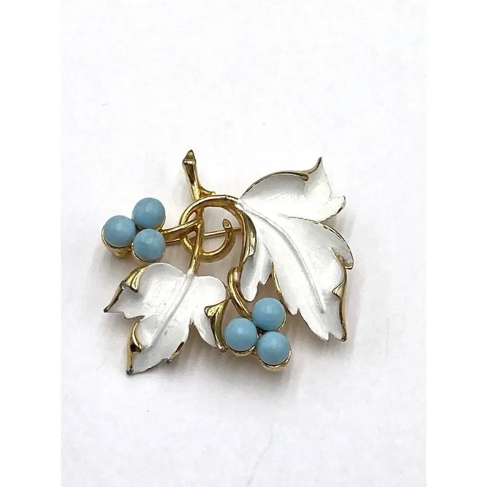 Sarah Coventry Vintage 1967 Placid Beauty Floral Brooch Pin